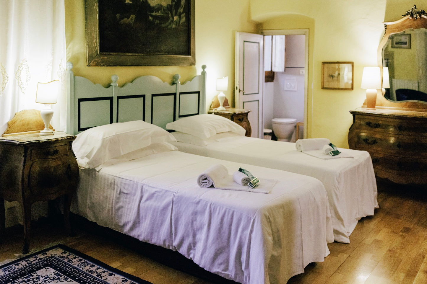 TWIN ENSUITE PRIVATE BATH