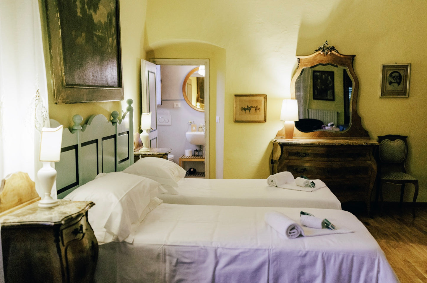 TWIN ENSUITE PRIVATE BATH