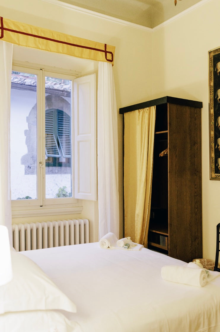 QUEEN ROOM SHARED BATH